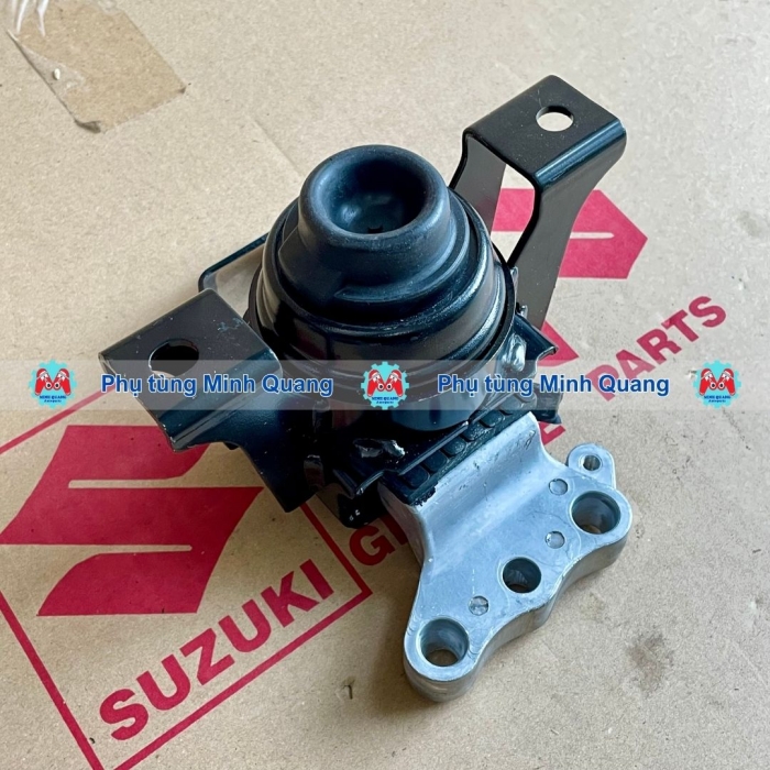 Chân máy phải Suzuki Swift 2018-2024 - Chân đầu máy